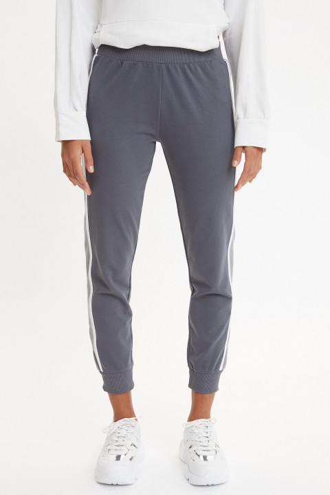 relaxed fit jogger pants